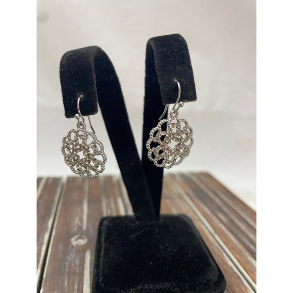 Women's Beautiful Floral Filagree Earrings Drop Dangle GUC Lightweight - Picture 2 of 6